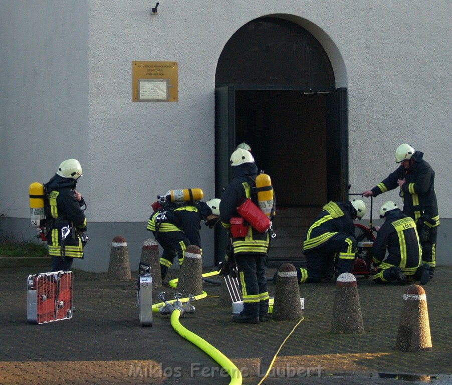 Brand in Kirche Koeln Muelheim Tiefenthalstr   P10.JPG